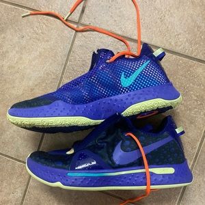 PG 4 Gatorade size 13 Nike basketball